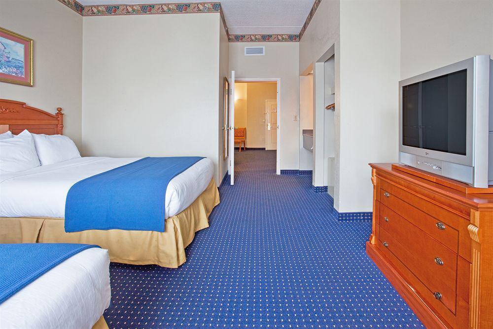 Savannah Gateway Hotel & Suites ジョージタウン 部屋 写真