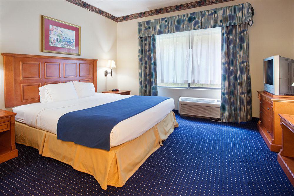 Savannah Gateway Hotel & Suites ジョージタウン 部屋 写真