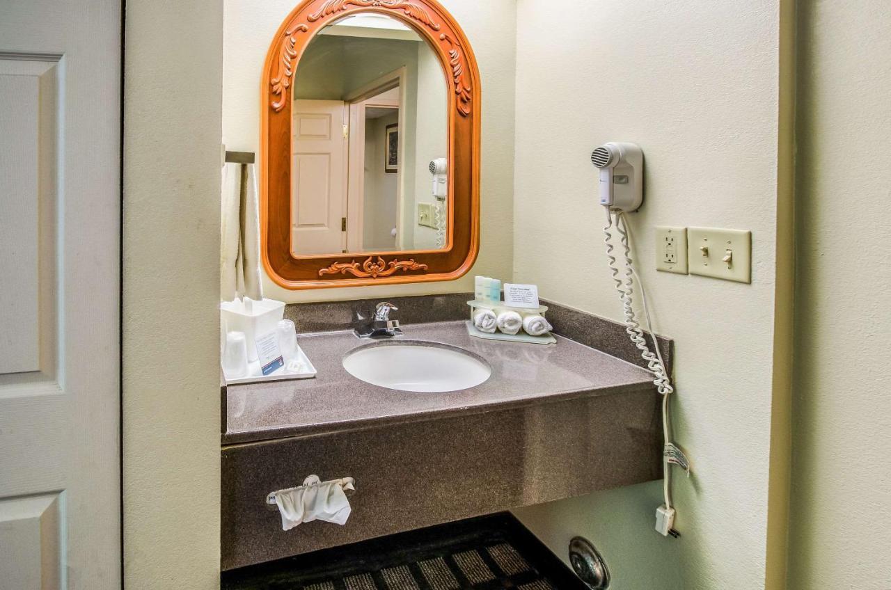 Savannah Gateway Hotel & Suites ジョージタウン エクステリア 写真