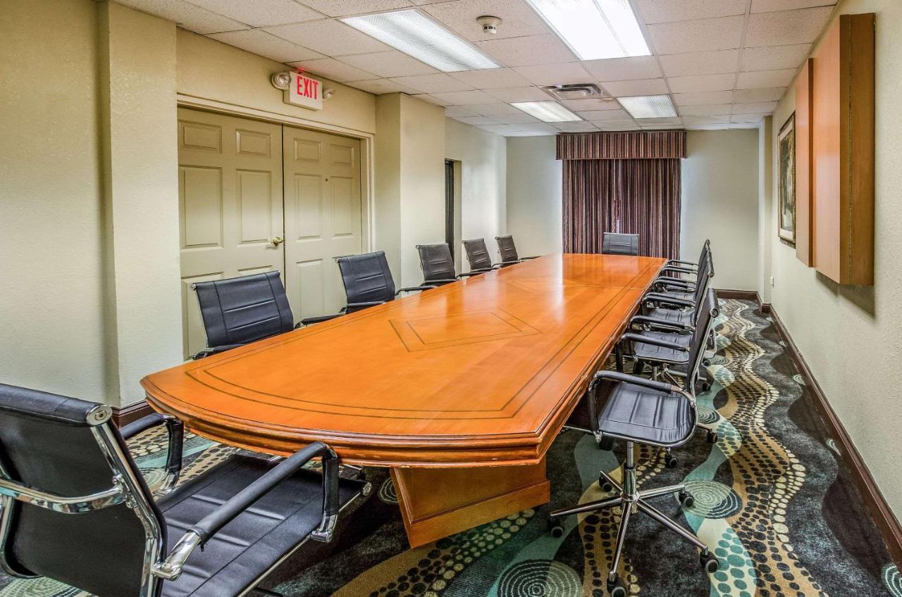 Savannah Gateway Hotel & Suites ジョージタウン エクステリア 写真