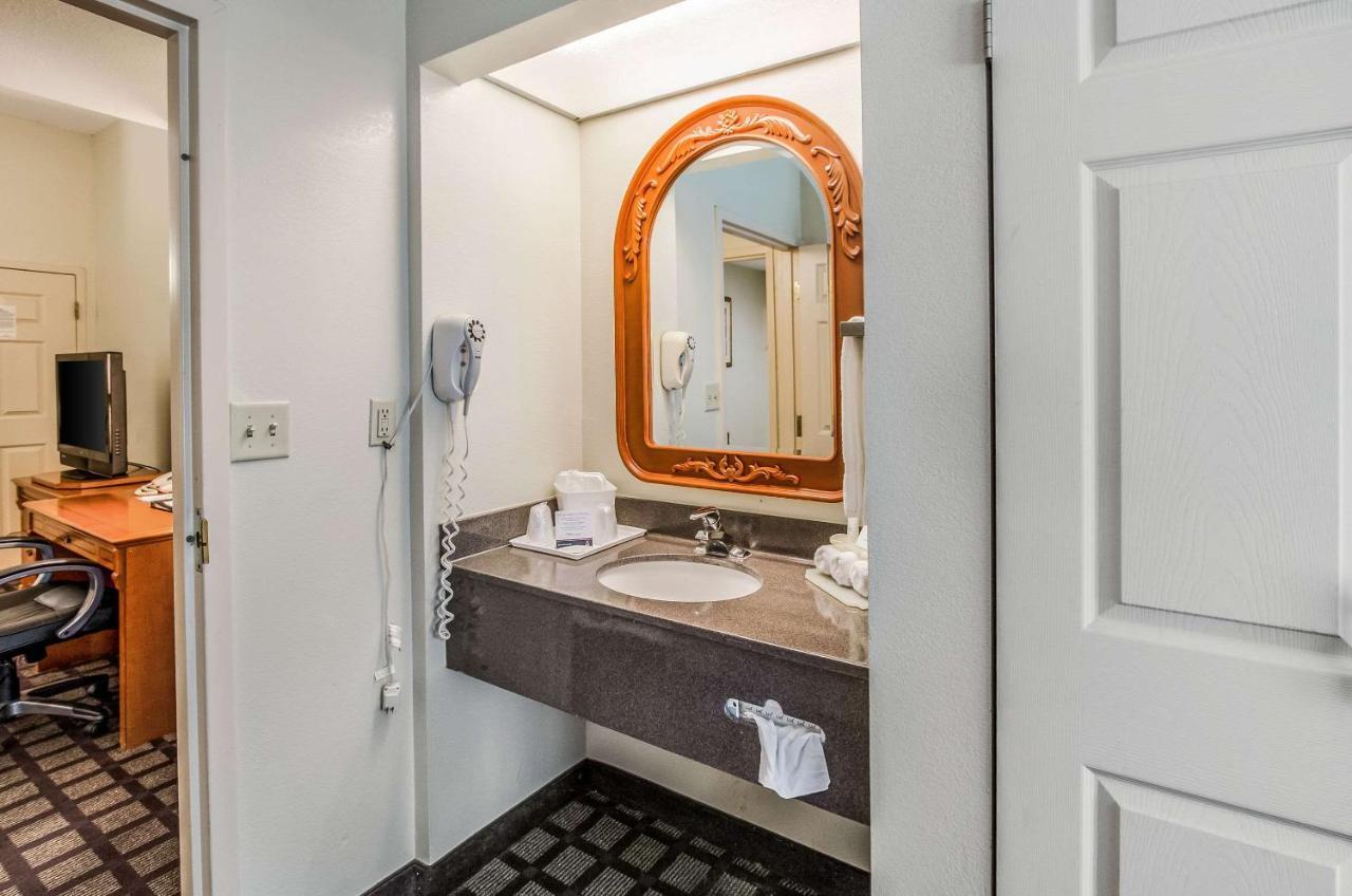 Savannah Gateway Hotel & Suites ジョージタウン エクステリア 写真