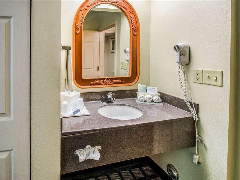 Savannah Gateway Hotel & Suites ジョージタウン エクステリア 写真