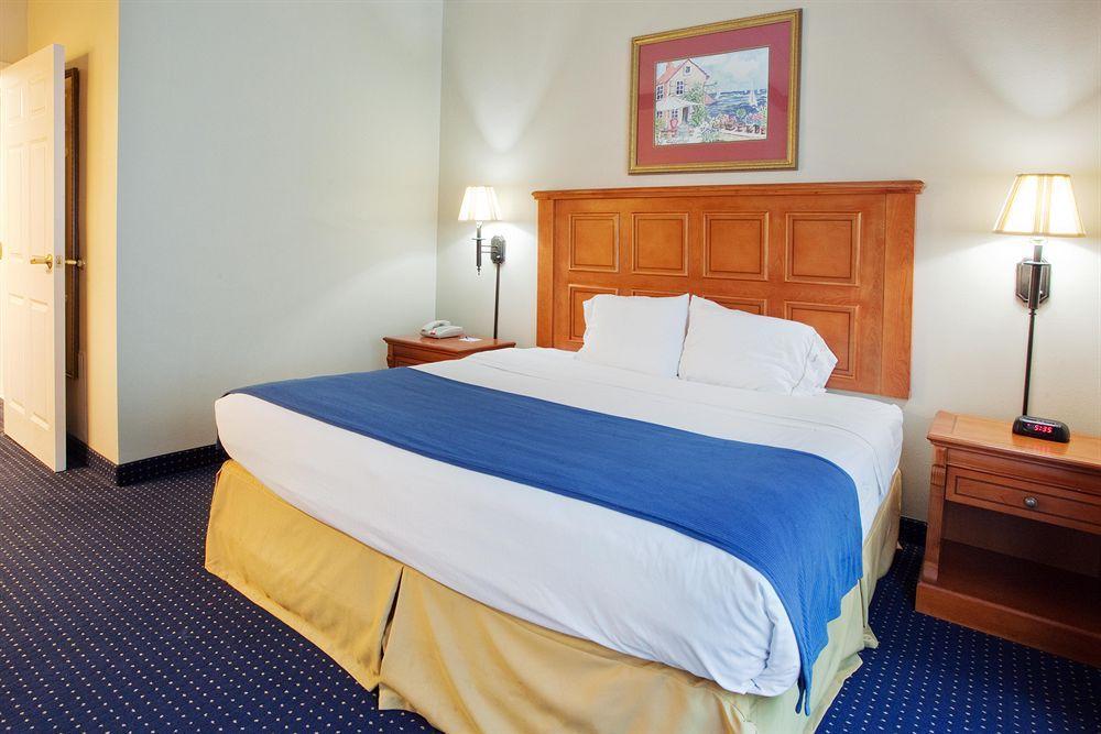 Savannah Gateway Hotel & Suites ジョージタウン 部屋 写真