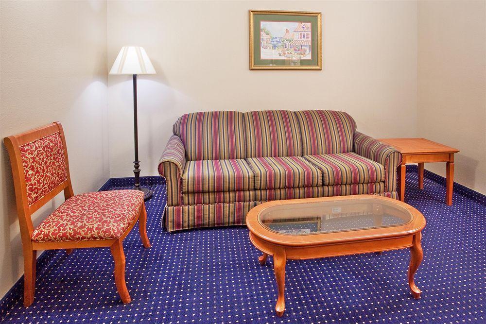 Savannah Gateway Hotel & Suites ジョージタウン 部屋 写真