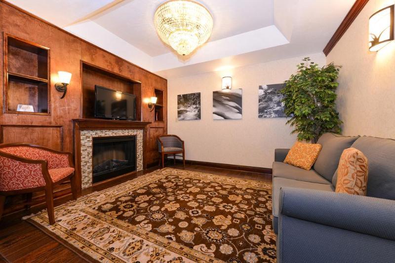 Savannah Gateway Hotel & Suites ジョージタウン エクステリア 写真
