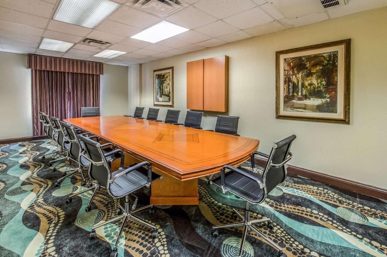 Savannah Gateway Hotel & Suites ジョージタウン エクステリア 写真