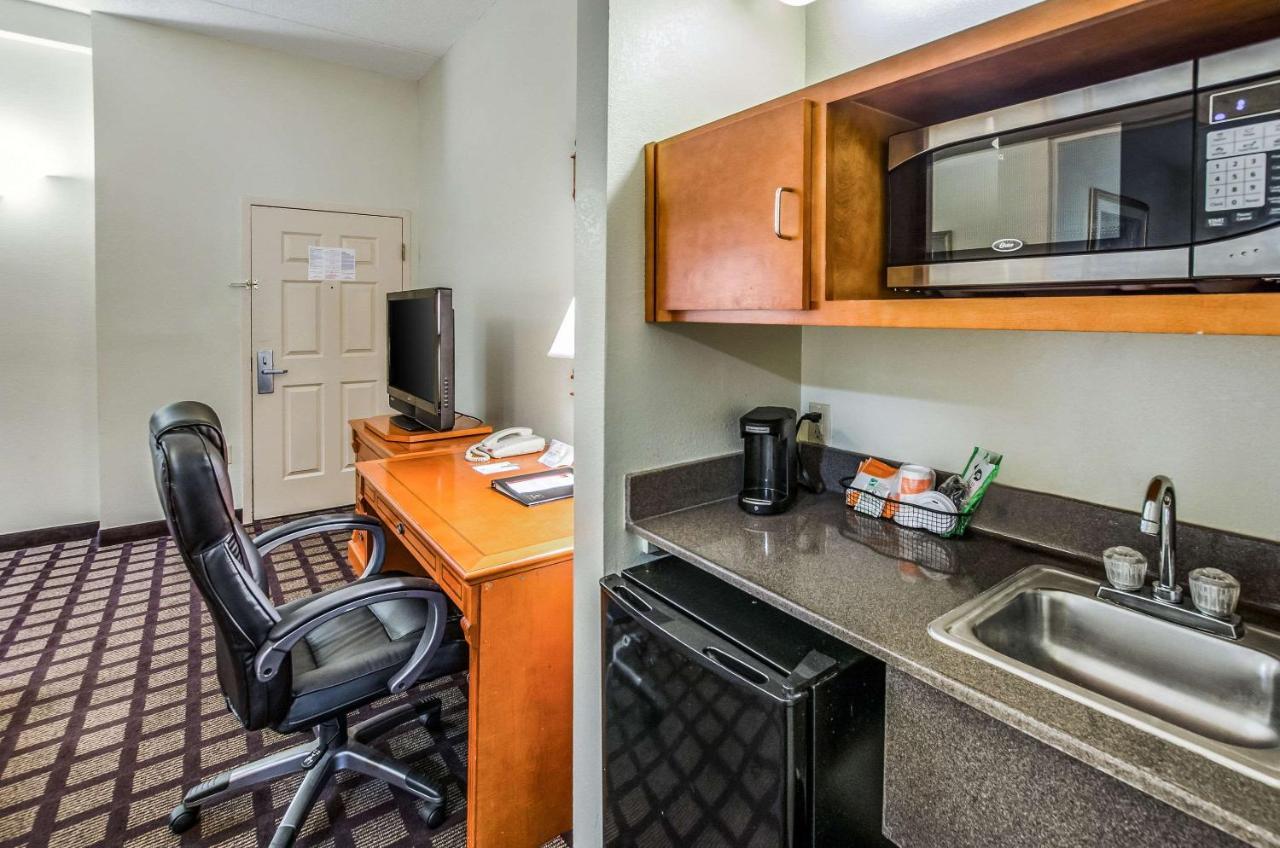 Savannah Gateway Hotel & Suites ジョージタウン エクステリア 写真