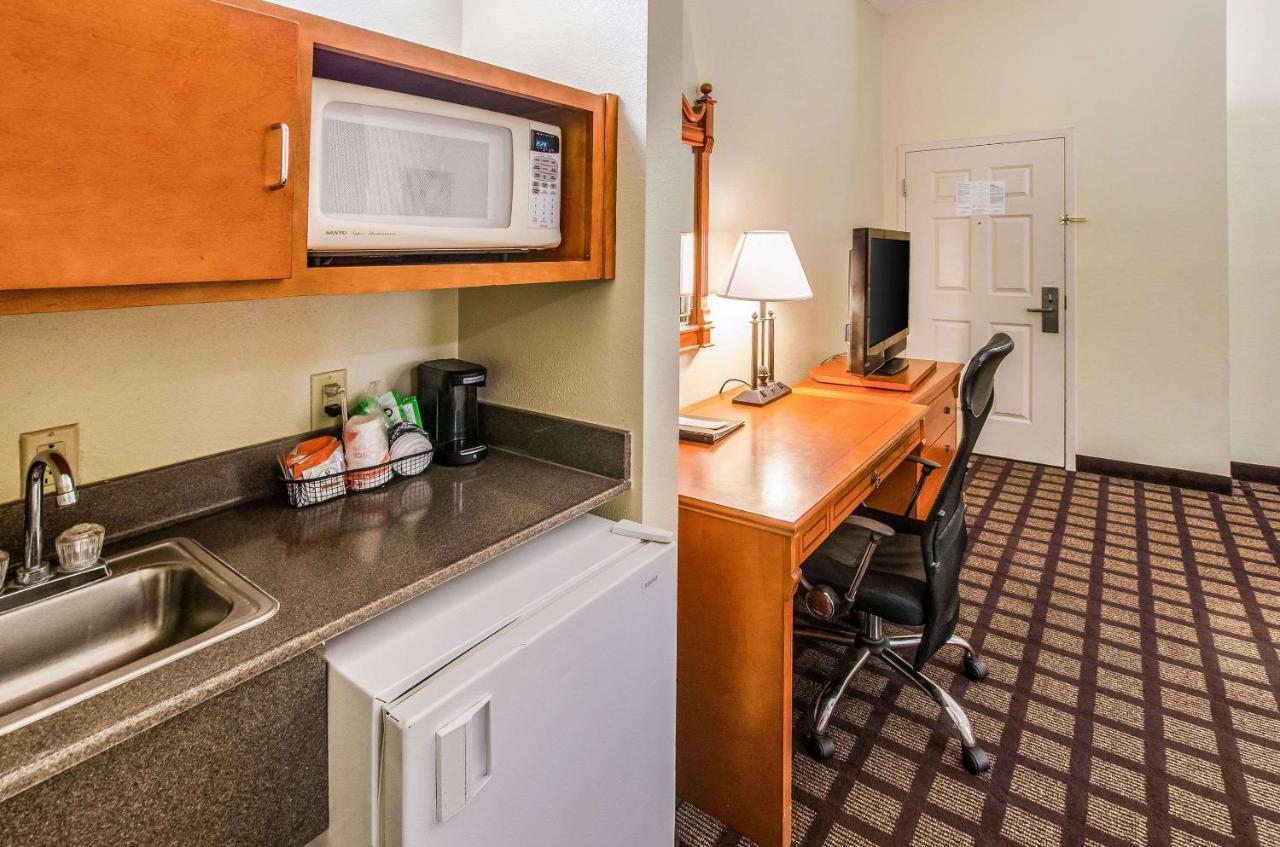 Savannah Gateway Hotel & Suites ジョージタウン エクステリア 写真